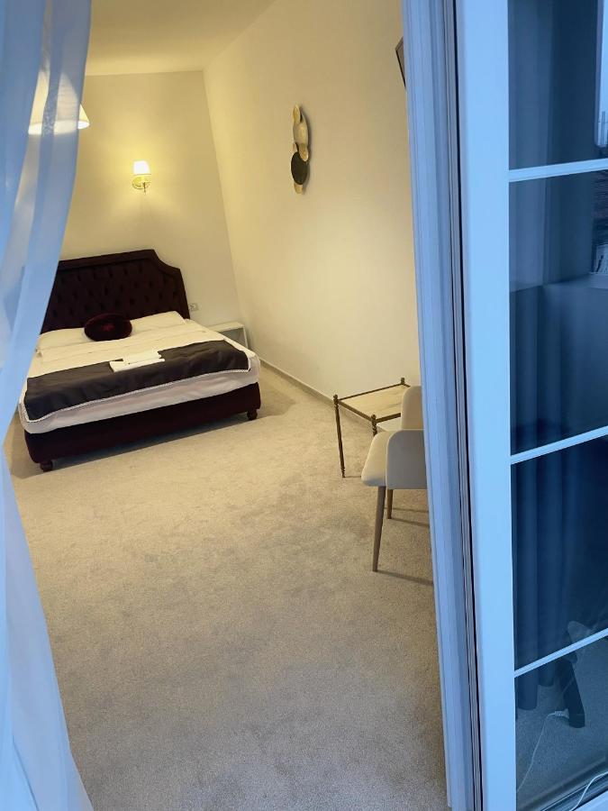 Cochet Boutique Hotell Târgu Jiu Eksteriør bilde