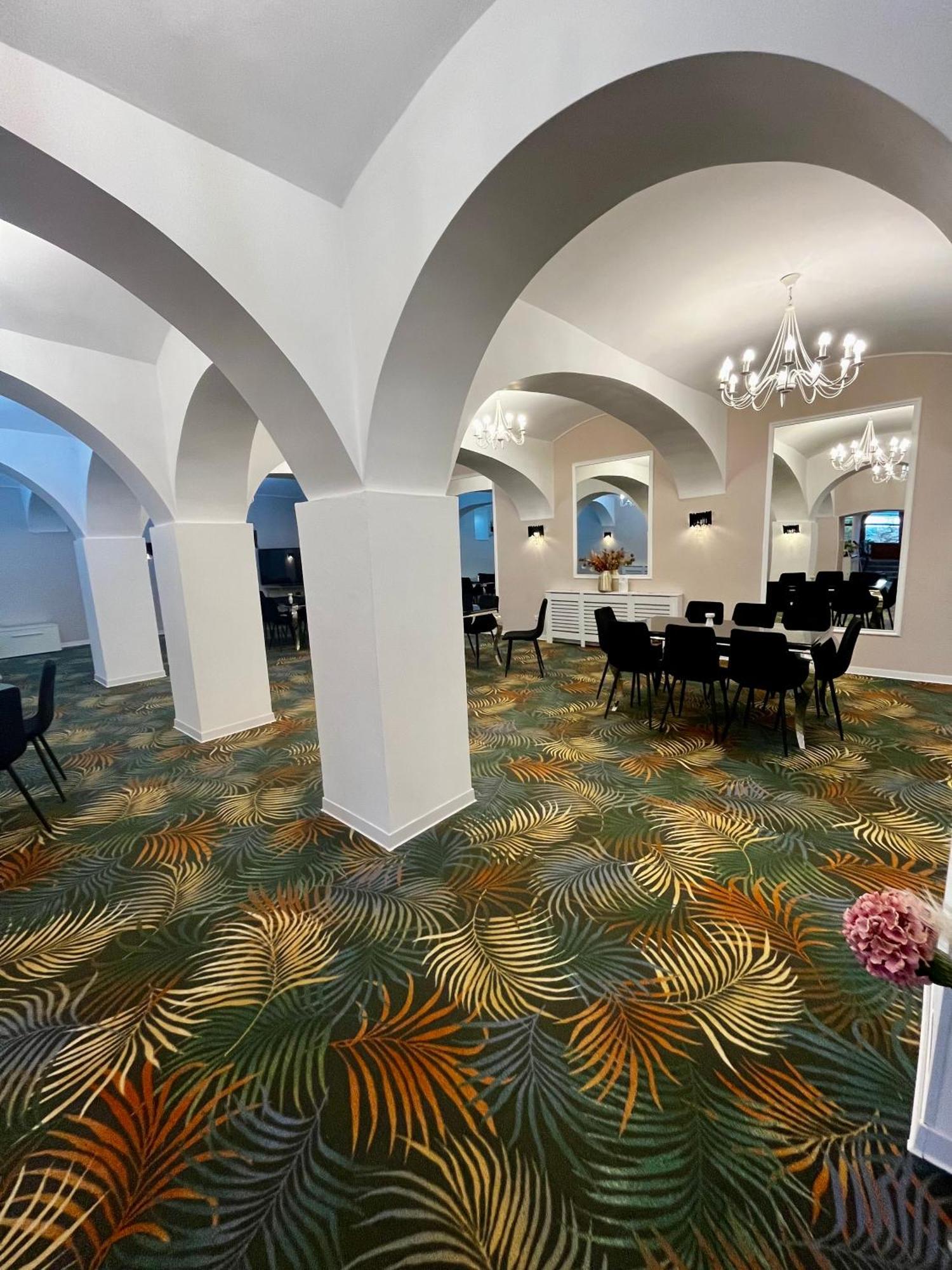 Cochet Boutique Hotell Târgu Jiu Eksteriør bilde