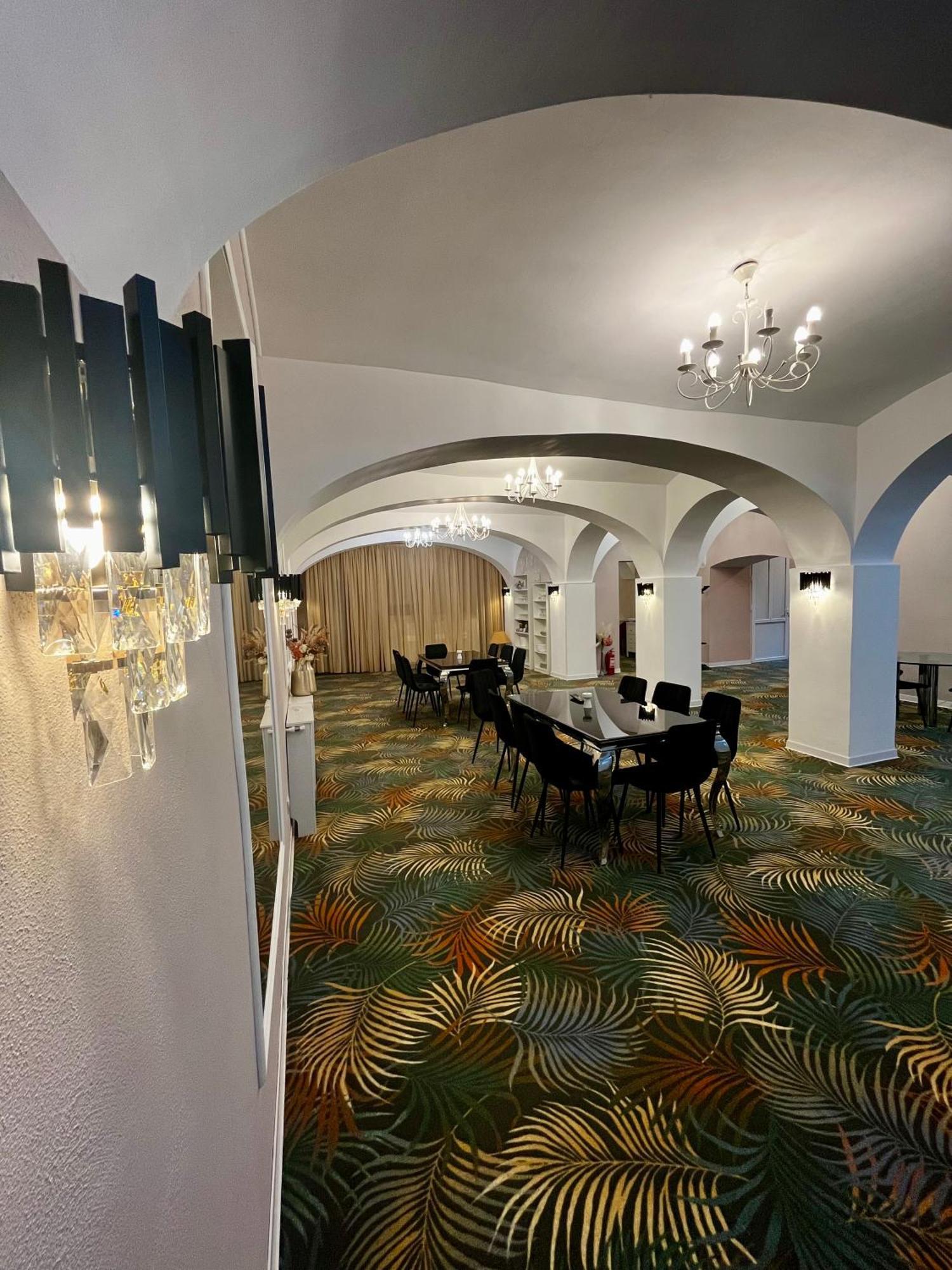 Cochet Boutique Hotell Târgu Jiu Eksteriør bilde